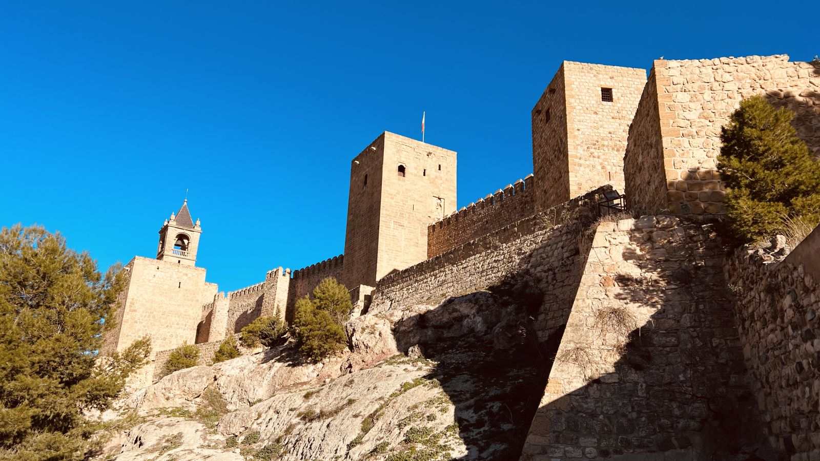 La Alcazaba, Die Festung mit Stadtmauer