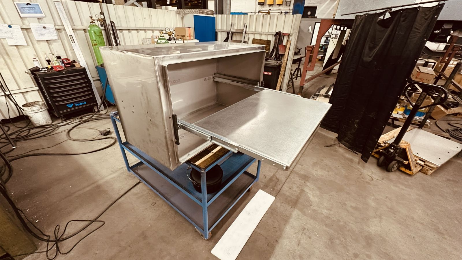 Die Grill Box während dem Aufbau